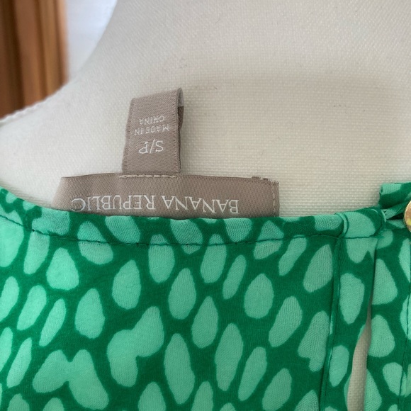 Banana Republic size small shell top - Picture 2 of 6